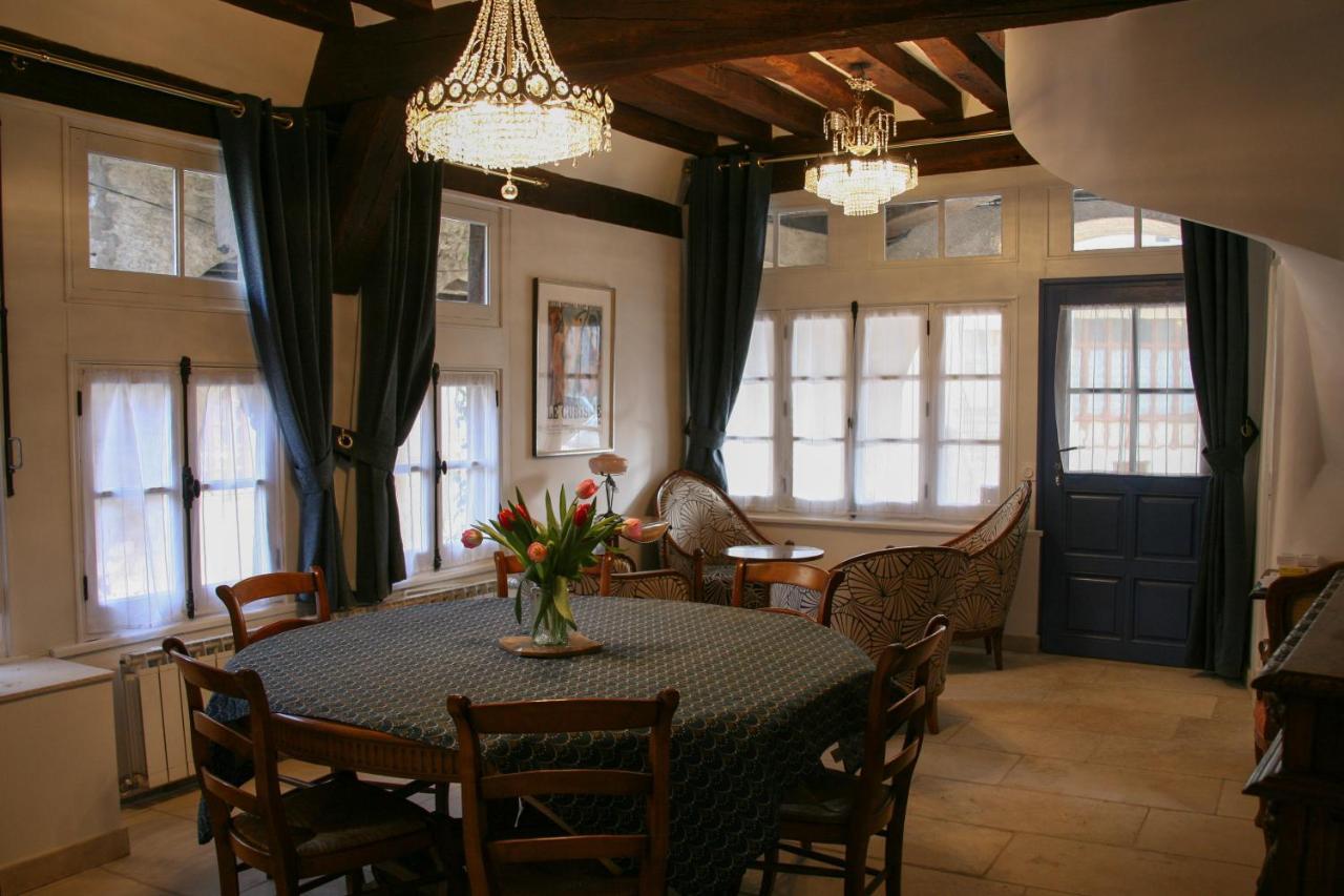 Bed & Breakfast La Maison Des Corporations 4*