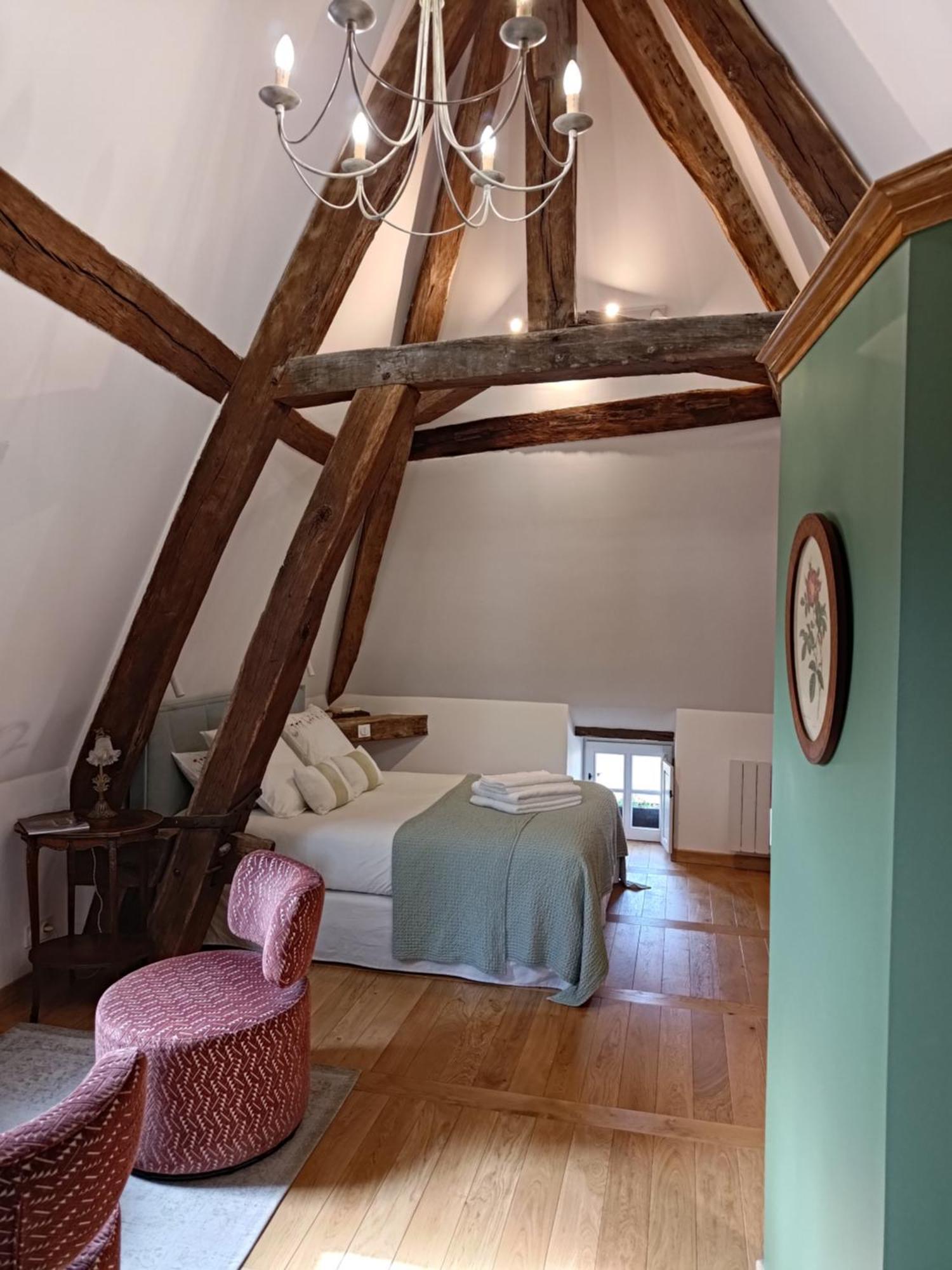 Bed & Breakfast La Maison Des Corporations 4*