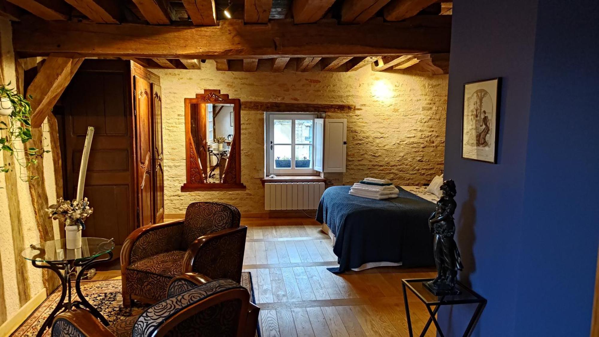 Bed & Breakfast La Maison Des Corporations 4*